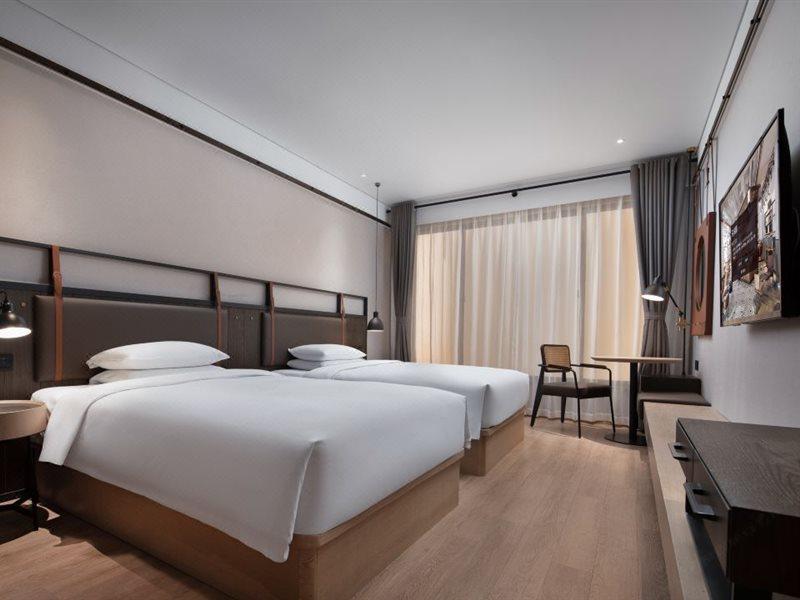 Tongpai Hotel 4*